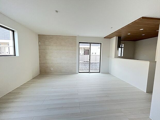 日当たりのいいリビングはプライベート性も高く、落ち着いて暮らせます。 