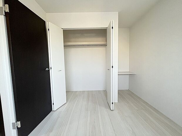 たっぷり収納で、お部屋の中はいつもキレイに片付きそうですね。 