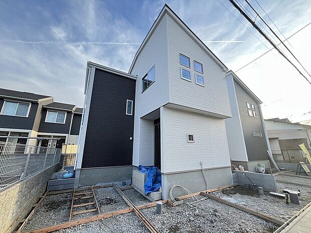 セカンドカーにも便利、駐車2台可の敷地。 