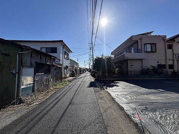 幅員こそやや狭くても、その分交通量が少なくて安心。