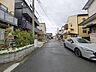 外観：駐車が苦手な方にも嬉しい、前面6ｍ道路に面した住まい。 