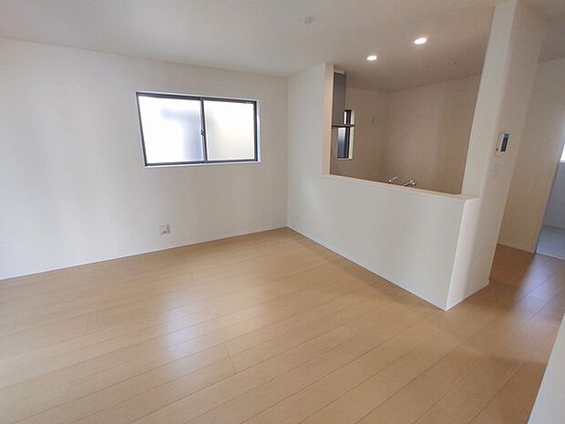 ご家族みんながゆったりくつろげる広々リビング。