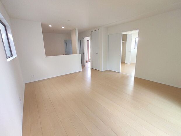 解放感あふれるリビングは、自然に光と風に恵まれます。