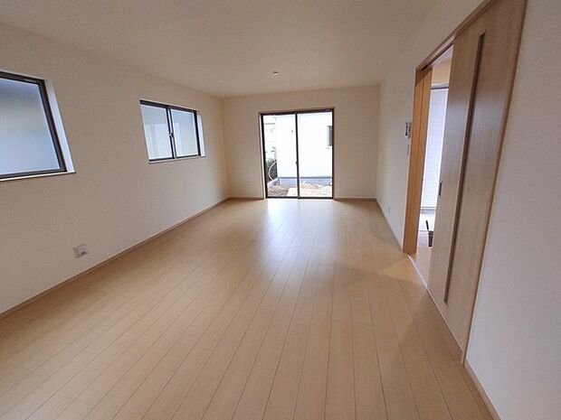 朝から日差しいっぱい、 早起きしたくなるLDK。