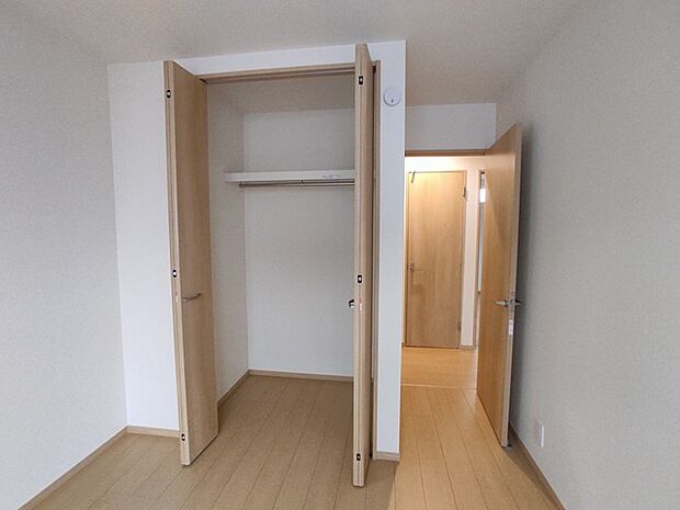全居室収納スペース付きの物件です。 