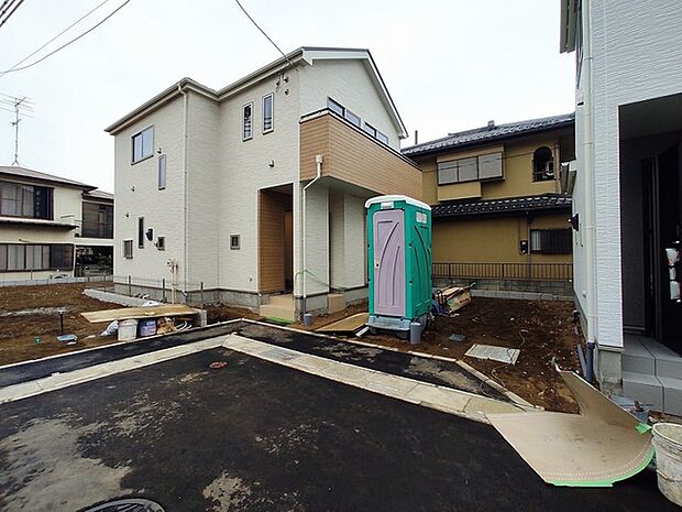 並列2台駐車可能な、ゆとりのカースペースがここに。
