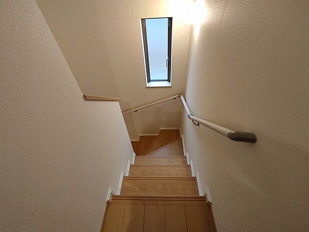 安心安全な手すり付き階段