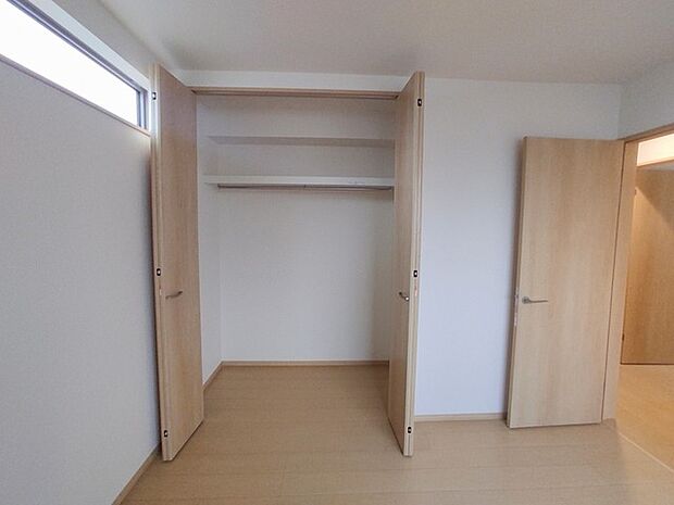 たっぷり収納で、お部屋の中はいつもキレイに片付きそうですね。 