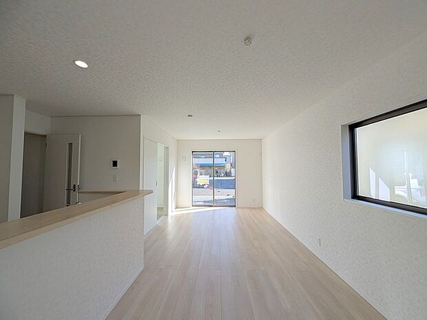 朝から日差しいっぱい、 早起きしたくなるLDK。