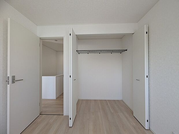 多趣味のご家族にも嬉しい、ウォークインクローゼット。