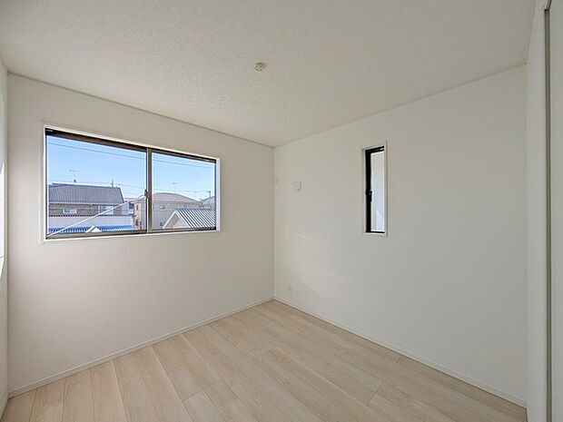 たっぷりの陽光に包まれる明るい住まいが、ここにあります。