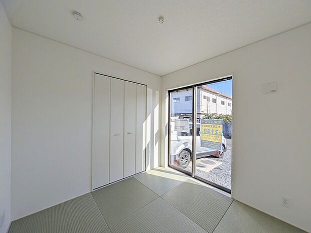 お子様にとっていいお昼寝空間になる和室は、ぜひリビングのお隣で。