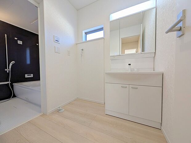 ドライヤーの風に包まれながら、今日一日の終わりを感じる。そんな、地味だけど決して無くてはならない、名脇役。