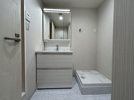 洗面化粧台もしっかりリフォーム済みです。