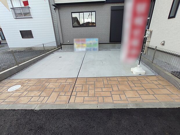 並列2台駐車可能な、ゆとりのカースペースがここに。