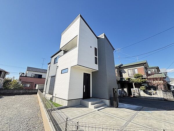 駐車が苦手な方にも嬉しい、前面6ｍ道路に面した住まい。