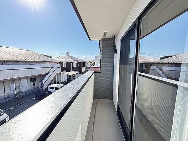 南向きバルコニーでお洗濯ものはいつもカラッと乾きます。