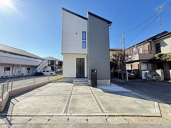 セカンドカーにも便利、駐車2台可の敷地。
