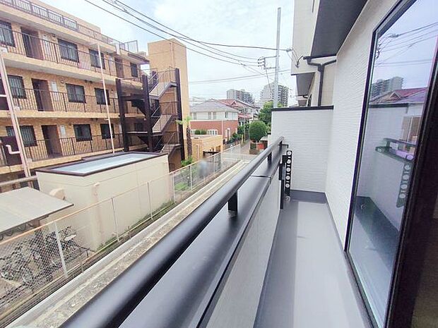 南向きバルコニーでお洗濯ものはいつもカラッと乾きます。