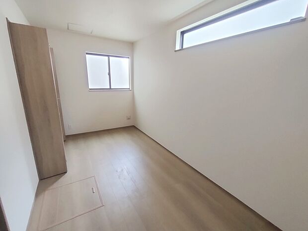 こちらはS(サービスルーム)表記のお部屋。見た目や使い方は通常の洋室と同じです。