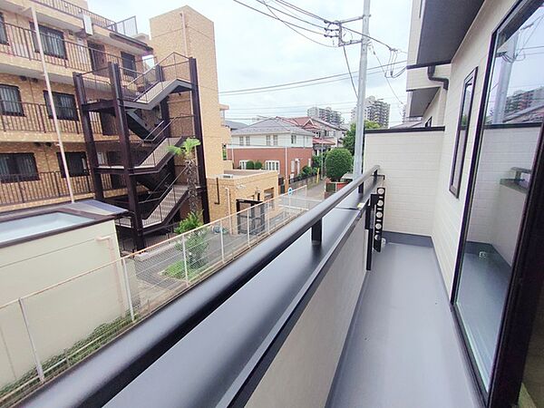 南向きバルコニーでお洗濯ものはいつもカラッと乾きます。
