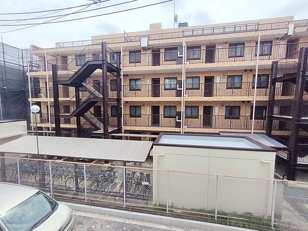 あたりには住宅を中心とした建物が広がります。 