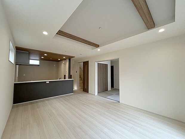 吊戸棚をなくした対面LDKはキッチンに立つ人の視界をワイドにしてくれます。