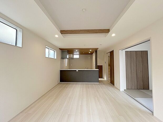 家族が自然に集りそうな広さが魅力のLDK。