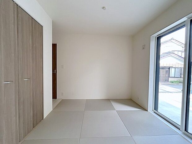 お子様にとっていいお昼寝空間になる和室は、ぜひリビングのお隣で。