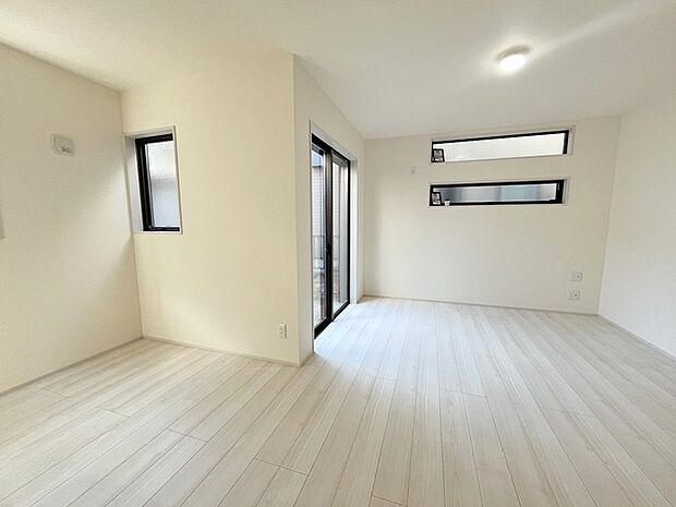 解放感あふれるリビングは、自然に光と風に恵まれます。  