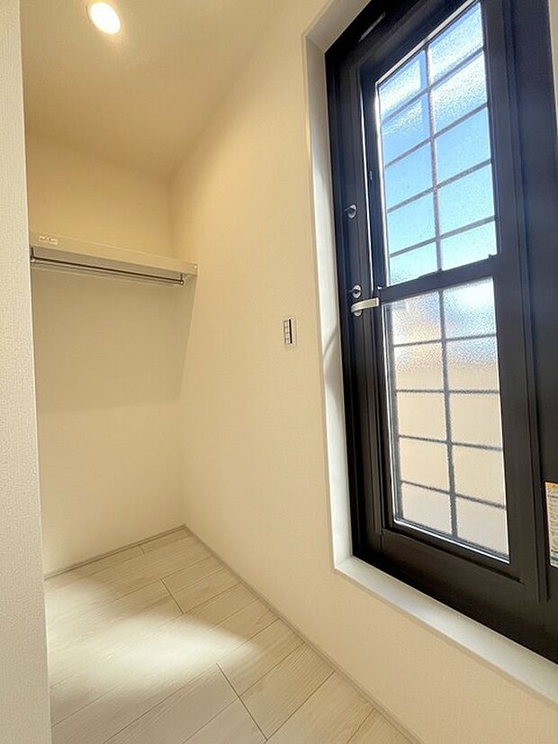 多趣味のご家族にも嬉しい、ウォークインクローゼット。