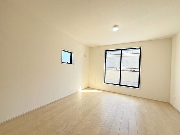 広々バルコニーから、たっぷり太陽の恵みが得られます。