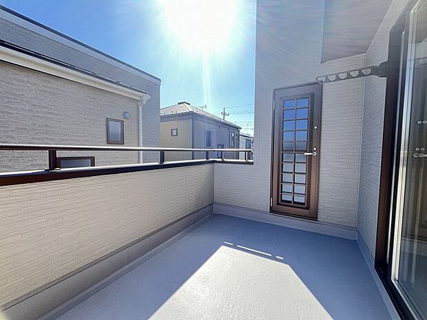 ゆとりの広さを確保したバルコニー。お布団を干すのも、この広さならラクラク。