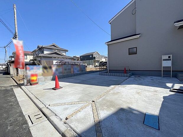 並列2台駐車可能な、ゆとりのカースペースがここに。