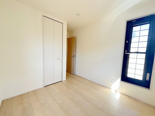 太陽の恵みを感じる、温もりと明るさにあふれたお部屋。