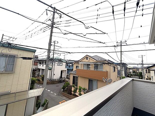 あたり一帯に住宅が広がる立地、住宅地ならではのロケーション。