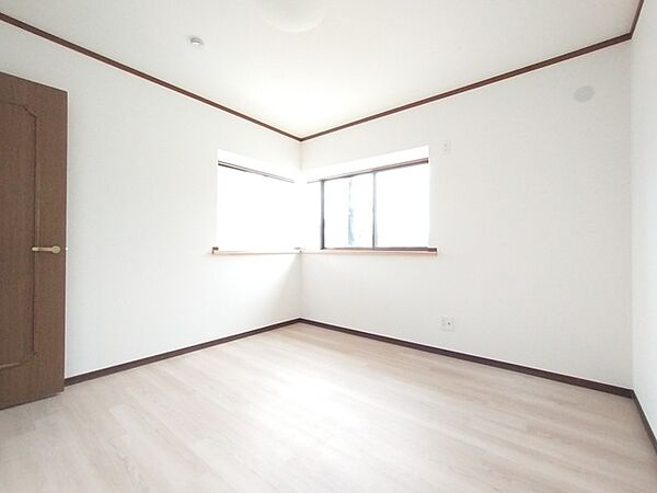 たっぷりの陽光に包まれる明るい住まいが、ここにあります。