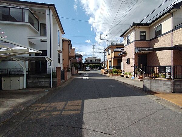 閑静な住宅地で、小さなお子様がいるご家族にも安心。