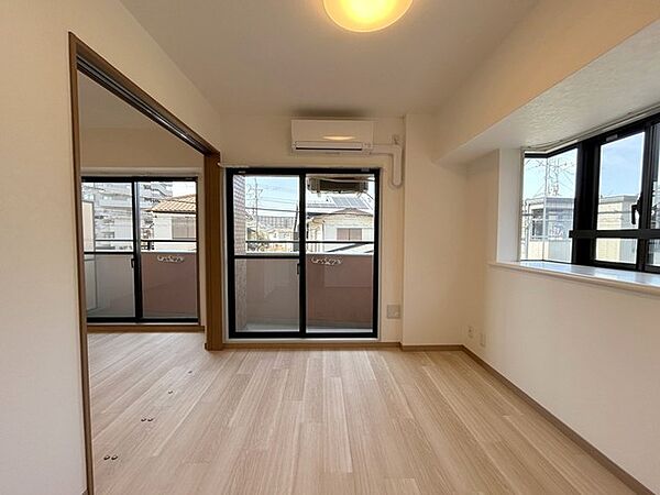 広々バルコニーから、たっぷり太陽の恵みが得られます。
