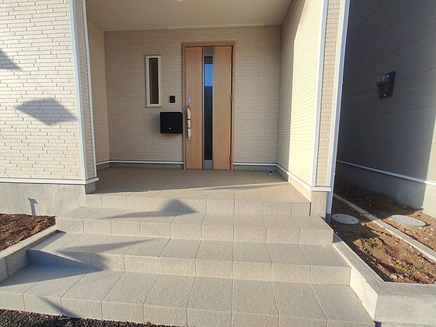 玄関は家の顔でもあります。広いと気持ちがいいですね!