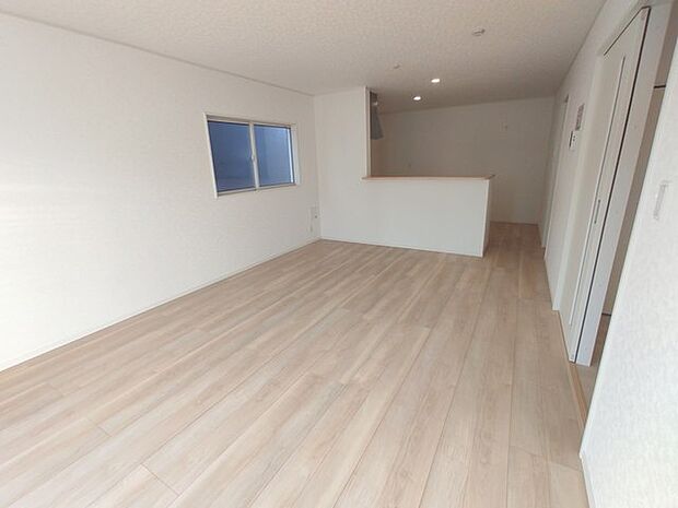 ご家族みんながゆったりくつろげる広々リビング。