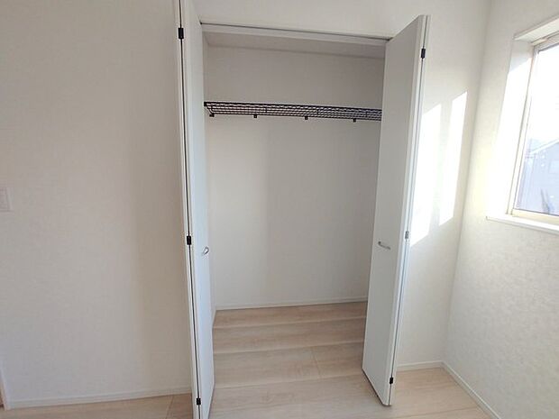 たっぷりの収納スペースで快適に暮らせそう。 