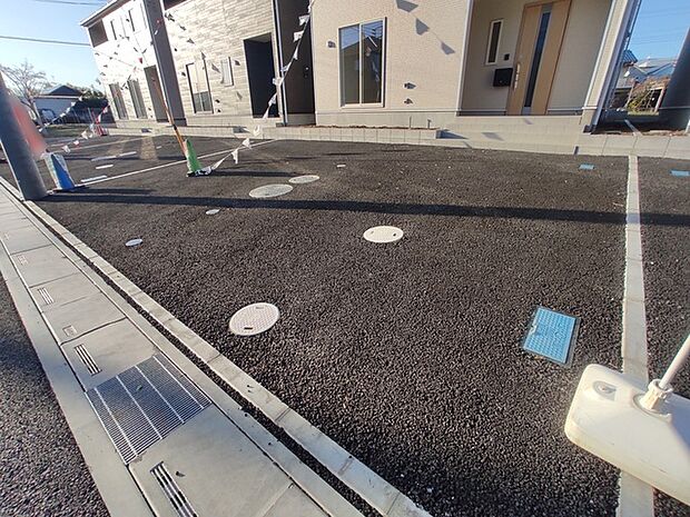 穏やかな日差しの下、心地よい空間が広がります。