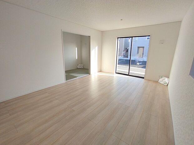 南側に大きな窓を配置、明るいリビングが出来ました。