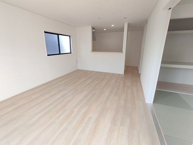 家族が自然に集りそうな広さが魅力のLDK。