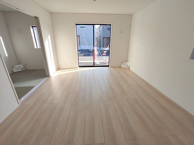 朝から日差しいっぱい、 早起きしたくなるLDK。