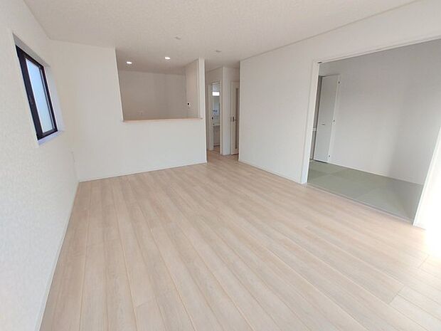 ご家族みんながゆったりくつろげる広々リビング。 