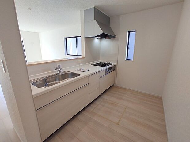 料理をしながらでも、ご家族との会話を楽しめる対面キッチン。