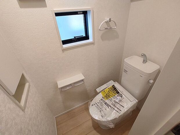 お手洗いこそシンプルな清潔感が重要、白いクロスに白いお手洗いを配置しました。