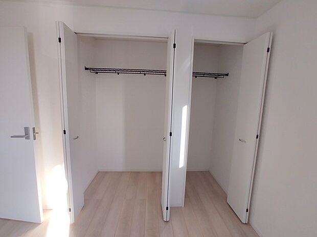 たっぷりの収納スペースで快適に暮らせそう。